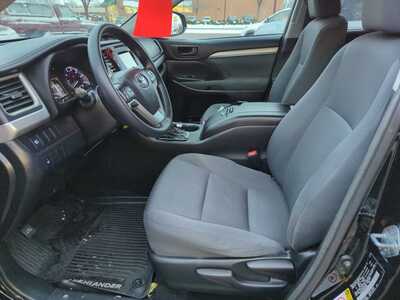2017 Toyota Highlander, $16700. Photo 9