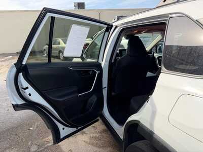 2021 Toyota RAV4, $24500. Photo 9