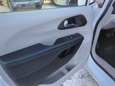 2023 Chrysler Pacifica, $24900. Photo 12