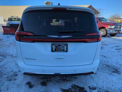 2023 Chrysler Pacifica, $24900. Photo 2