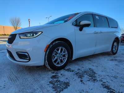 2023 Chrysler Pacifica, $24900. Photo 6