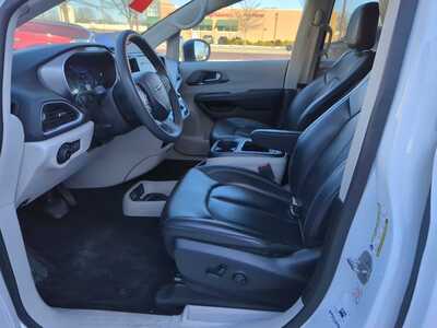2023 Chrysler Pacifica, $24900. Photo 8