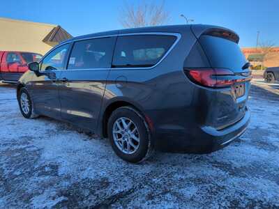 2023 Chrysler Pacifica, $24500. Photo 2