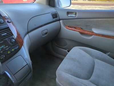 2006 Toyota Sienna, $3600. Photo 12