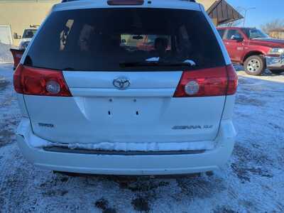 2006 Toyota Sienna, $3600. Photo 2