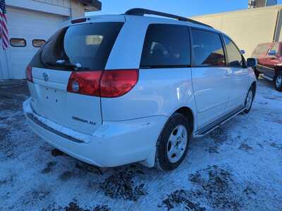 2006 Toyota Sienna, $3600. Photo 4