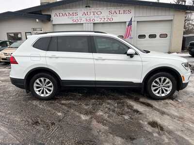 2019 Volkswagen Tiguan, $12900. Photo 2