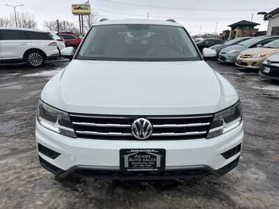 2019 Volkswagen Tiguan, $12900. Photo 3