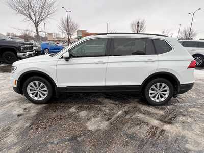 2019 Volkswagen Tiguan, $12900. Photo 5