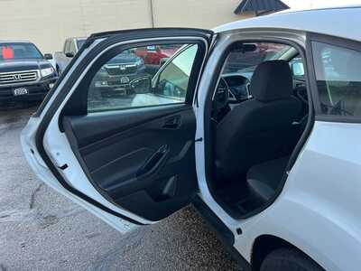 2012 Ford Focus, $5500. Photo 9