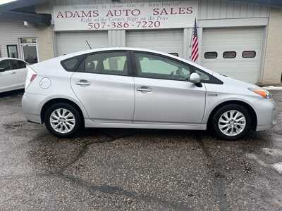 2013 Toyota Prius, $10900. Photo 2