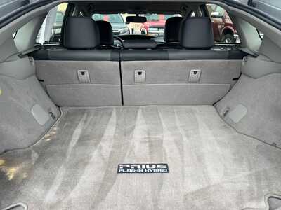 2013 Toyota Prius, $10900. Photo 8