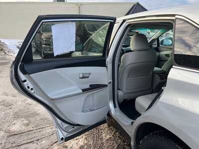 2012 Toyota Venza, $8900. Photo 9