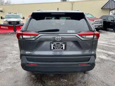 2019 Toyota RAV4, $22600. Photo 6