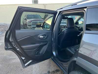 2020 Jeep Cherokee, $18900. Photo 11