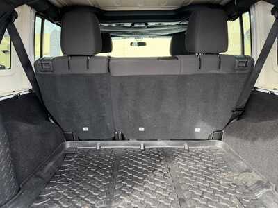 2016 Jeep Wrangler Unlimited, $18500. Photo 8