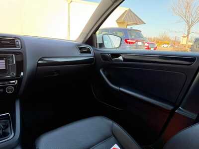 2017 Volkswagen Jetta, $8900. Photo 10