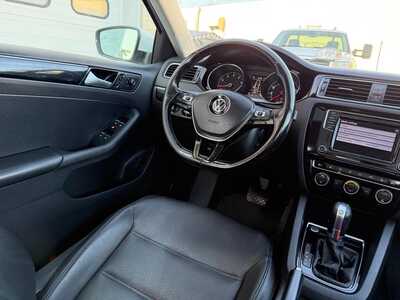 2017 Volkswagen Jetta, $8900. Photo 12