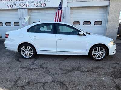 2017 Volkswagen Jetta, $8900. Photo 2