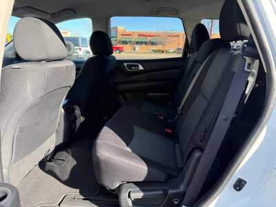 2018 Nissan Pathfinder, $11900. Photo 10