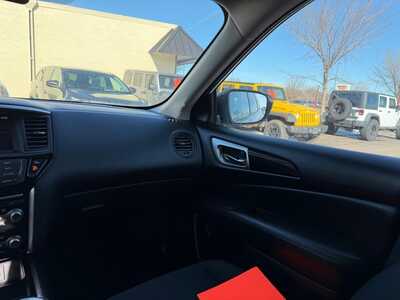 2018 Nissan Pathfinder, $11900. Photo 11