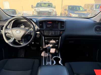 2018 Nissan Pathfinder, $11900. Photo 12