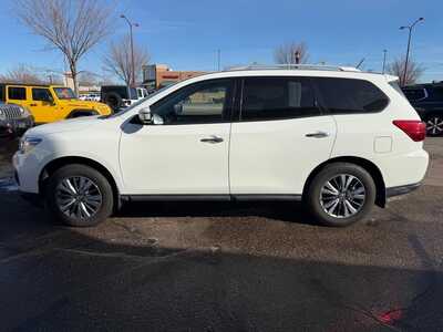 2018 Nissan Pathfinder, $11900. Photo 5