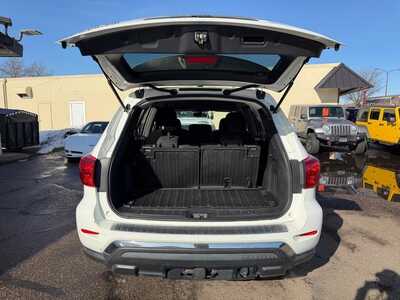 2018 Nissan Pathfinder, $11900. Photo 7