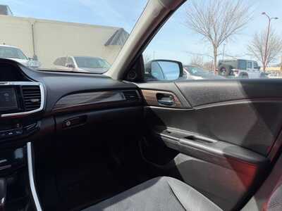 2017 Honda Accord, $14900. Photo 10