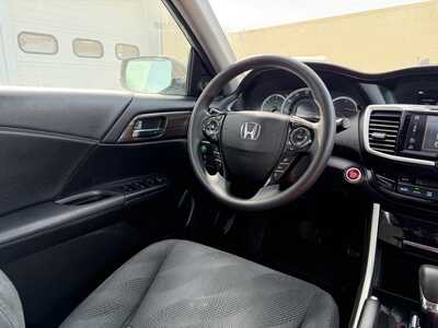 2017 Honda Accord, $14900. Photo 12
