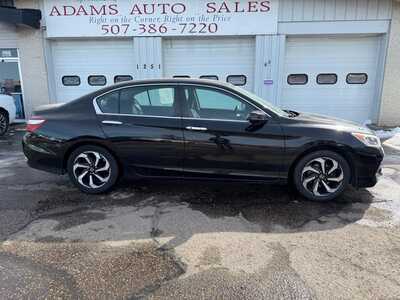 2017 Honda Accord, $14900. Photo 2