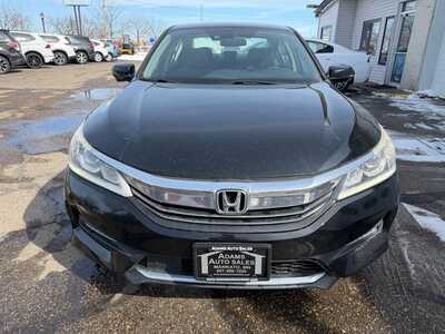 2017 Honda Accord, $14900. Photo 3
