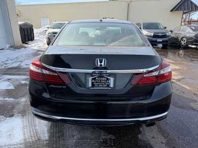 2017 Honda Accord, $14900. Photo 6