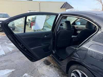 2017 Honda Accord, $14900. Photo 7