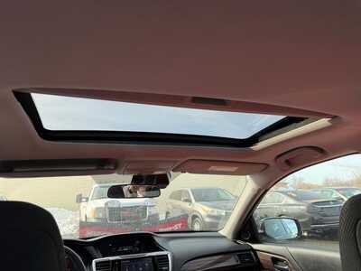 2017 Honda Accord, $14900. Photo 9