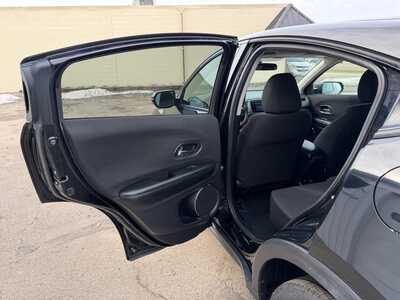 2018 Honda HR-V, $14900. Photo 10