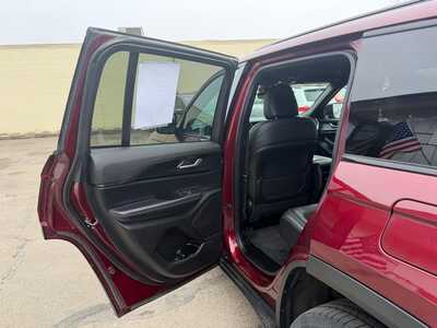 2025 Jeep Grand Cherokee, $36900. Photo 7