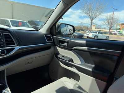 2017 Toyota Highlander, $21600. Photo 10