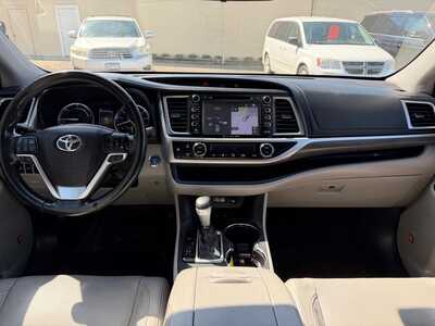 2017 Toyota Highlander, $21600. Photo 11