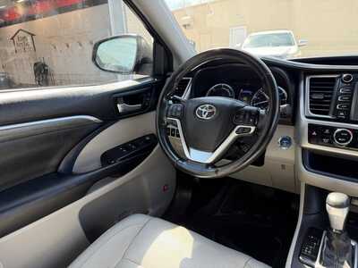 2017 Toyota Highlander, $21600. Photo 12