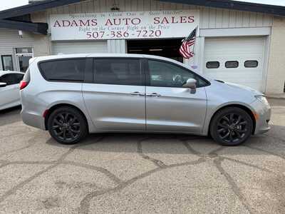 2020 Chrysler Pacifica, $14500. Photo 2