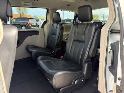 2016 Chrysler Town & Country, $9700. Photo 11