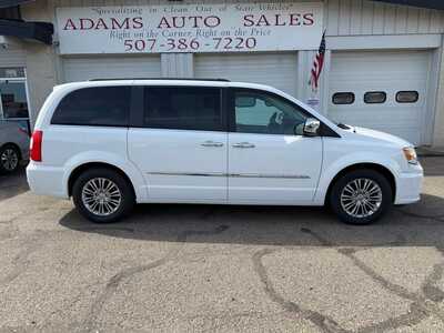 2016 Chrysler Town & Country, $9700. Photo 2