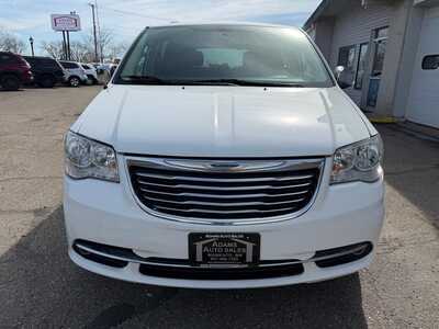 2016 Chrysler Town & Country, $9700. Photo 3