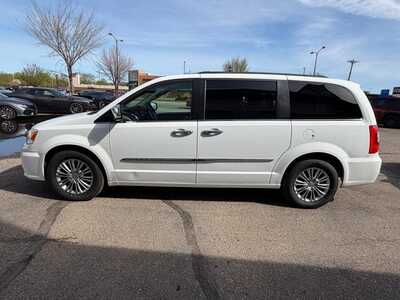 2016 Chrysler Town & Country, $9700. Photo 5