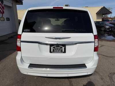 2016 Chrysler Town & Country, $9700. Photo 6