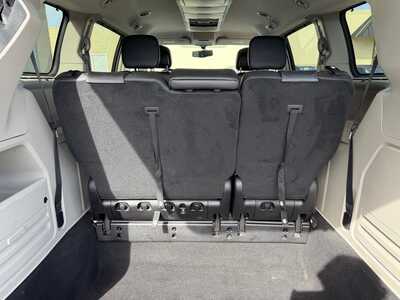 2016 Chrysler Town & Country, $9700. Photo 8