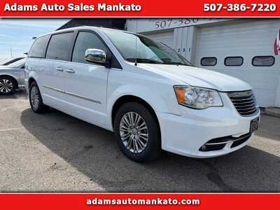 2016 Chrysler Town & Country, $9700. Photo 1