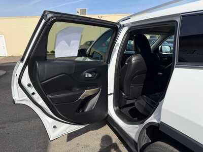 2018 Jeep Cherokee, $12900. Photo 9