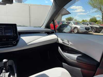 2019 Toyota Corolla, $14900. Photo 9